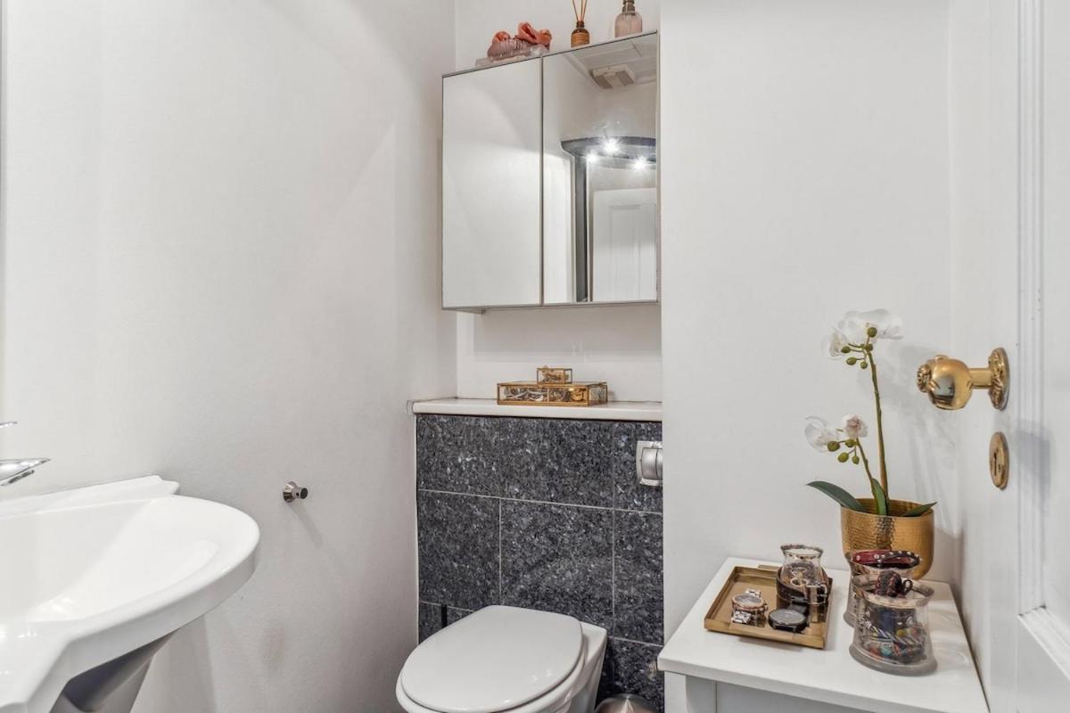 Beautiful Townhouse With A Garden In The Location In
